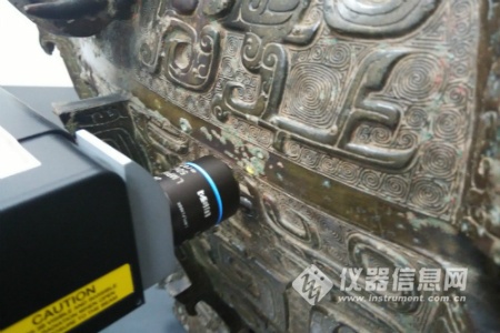 自動平移對焦光纖測量系統(tǒng)對館藏青銅文物表面銹蝕產(chǎn)物分析1.jpg 當拉曼光譜走入博物館 個性化需求凸顯——訪上海博物館文物保護科技中心副研究館員周浩