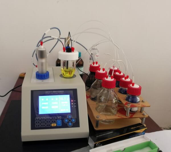 拓優(yōu)美香料公司購買我公司S-300全自動卡爾費(fèi)休水分測定儀檢測醫(yī)藥中間體中的水分 拓優(yōu)美香料公司購買我公司S-300全自動卡爾費(fèi)休水分測定儀檢測醫(yī)藥中間體中的水分