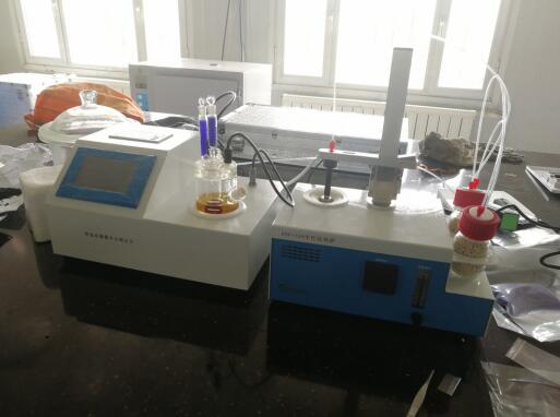 中石油玉門油田機(jī)械廠購買我公司V310S-KHF卡氏水分儀+卡氏干燥爐檢測PE塑料中的水分 中石油玉門油田機(jī)械廠購買我公司V310S-KHF卡氏水分儀+卡氏干燥爐檢測PE塑料中的水分